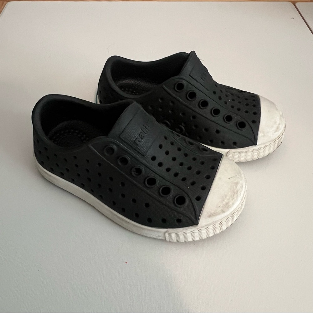Native Jefferson Child Kids Black Slip-On Shoes, Size C5